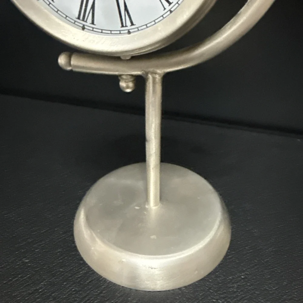 Vintage Style Roman Numeral Desk Clock Metal Table Clock Decorative Stand